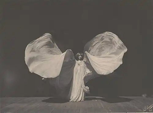 Frederick Glasier, Portrait de Loïe Fuller (1902), photographie.