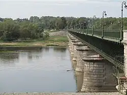 Le pont-canal métallique de Briare (France).