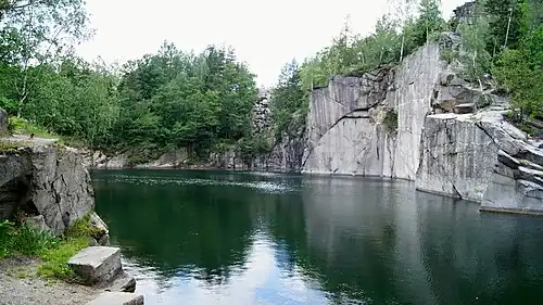 Carrière inondée.