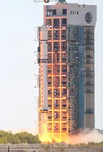 Décollage d'une Longue Marche 2D, qui emporte le satellite VRSS-1 en orbite