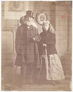 Photographie mise au carreau de Longfellow et de sa fille dans l'atelier romain de Healy (vers 1868-1869).