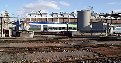 Cuve des huiles usées et cuve à gazole.