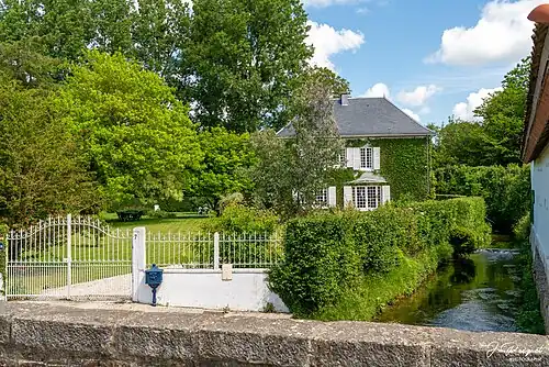 La Dordogne à Longvilliers.