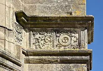 Détail de la frise extérieure de l'église.