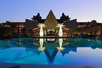 Le même, proche de la nuit. Mai 2018.