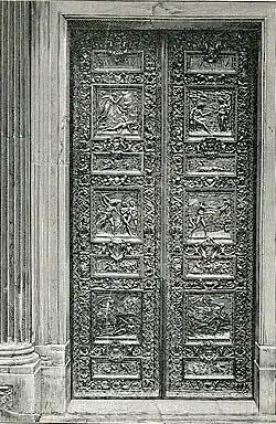 Porte centrale de la Basilique.