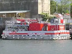 Bateau-pompe du port de Lorient