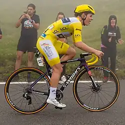 Lotte Kopecky maillot jaune depuis la première étape.