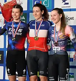 Podium de la course aux points élites.