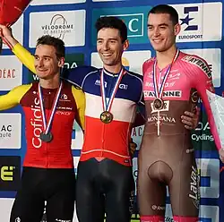 Podium de la course aux points élites.