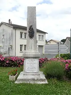 Le monument aux morts.