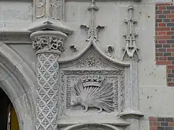 Arc en accolade (1498-1503, aile Louis XII, château de Blois).