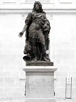Statue de Louis XIV, depuis 1890 dans la cour du musée Carnavalet.