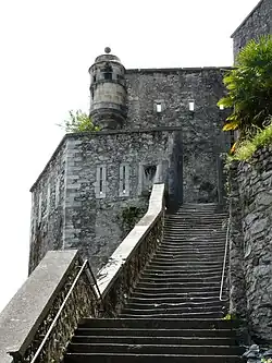 Montée au château.