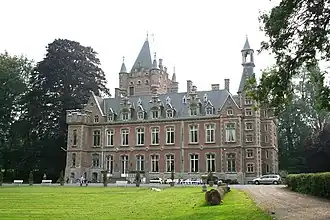 Le château Villegas (1870), à Louvignies.