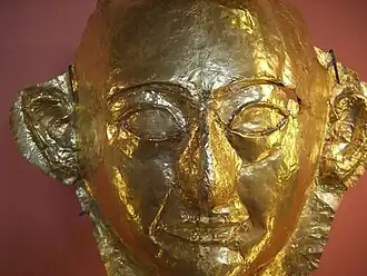 Masque funéraire en or trouvé sur la momie attribuée au prince Khâemouaset