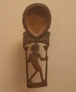 Cuiller à fard figurant une luthisteCollection Salt 1826