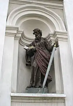 Statue de saint Paul (en façade).