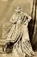 Femme lucknowi en gharara.