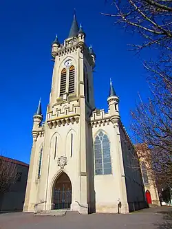 Église Sainte-Jeanne-d'Arc.