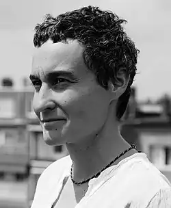 Description de cette image, également commentée ci-après