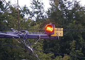 Signal indiquant la présence du courant dans la ligne aérienne de contact.