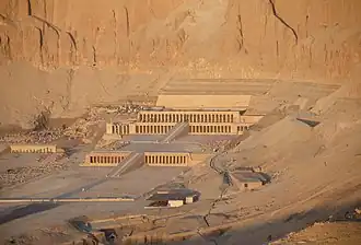 Le Djéser-Djéserou est le bâtiment principal du temple funéraire d'Hatchepsout dans le complexe funéraire de Deir el-Bahari.