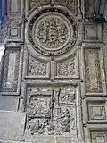 Décor de l'intrados du portail.