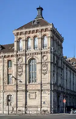 Tour d'angle rue de Rome.