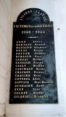 Plaque listant les ancien élèves victimes de la Seconde Guerre mondiale
