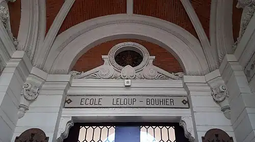 Inscription au-dessus du porche d'entrée