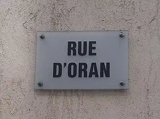 Voir la plaque.