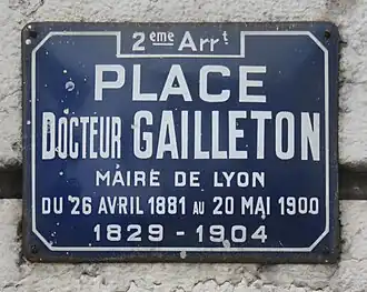 Voir la plaque.
