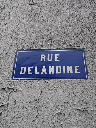 Voir la plaque.