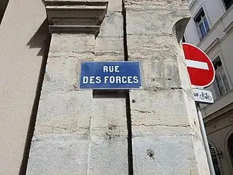 Voir la plaque.