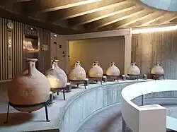 Série d'amphores à huile bétiques, à l'entrée du musée.