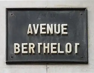 Voir la plaque.