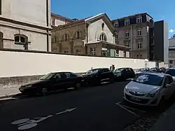 L'extérieur de l’amphithéâtre Lucie et Raymond Aubrac, (ancienne salle Leclair) en 2019