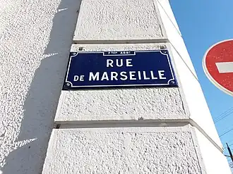 Voir la plaque.