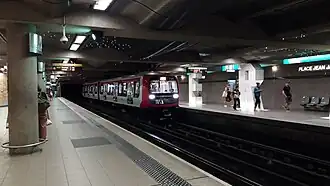 Vue d'ensemble de la station avec une rame MPL16