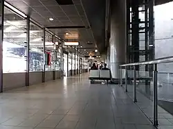 Hall d'attente des bus.