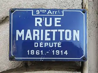 Voir la plaque.