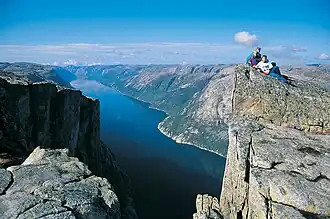 Vue du Lysefjord depuis le bord du Kjerag.