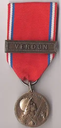 Médaille de Verdun au lieutenant Brébant du 48e&nbsp;régiment d'infanterie.