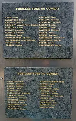 Noms de Jean Clapot et de Marc Croahré inscrits sur le Mémorial de la résistance landaise à Téthieu.