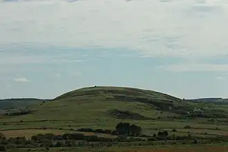 Vue du Ménez Kador depuis le chemin de crêtes vers le Roc'h Trevezel.