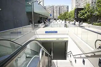 Vue vers l'ouest (boulevard d'Anjou).