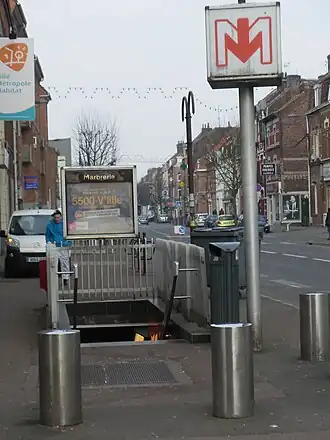 Vue de l'entrée de la station.