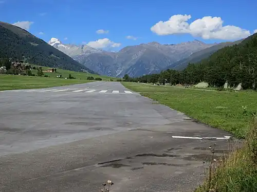 La piste et les abris U-43 5 et 6 en août 2014