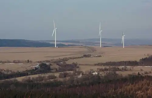 Vue partielle du parc éolien de Kryštofovy Hamry.